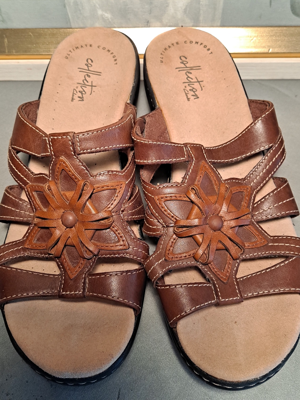 Clarks Collection Delana Venna Brown Floral Cutout Leather Slide Sandals Wedge